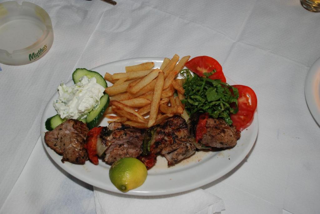 Socrates Apartmens & Restaurant Milatos Esterno foto